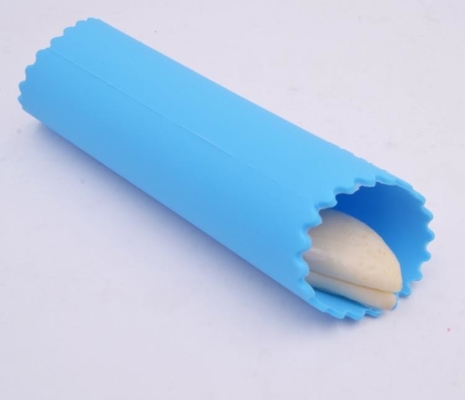 Ζωηρόχρωμη Peeler σκόρδου εργαλείων κουζινών σιλικόνης ελαφριά εύκολη λειτουργία